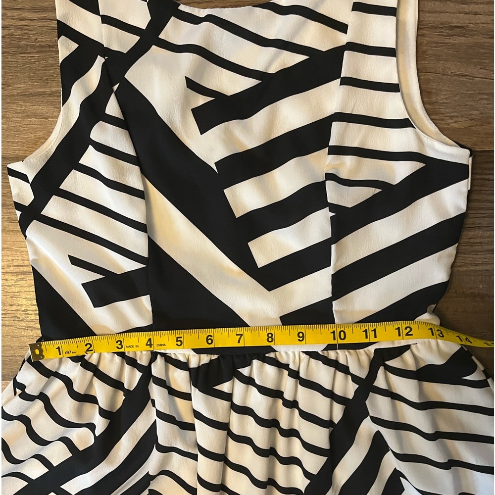 Everly Black & White Abstract Striped Cocktail Dress SZ Small - Picture 9 of 12
